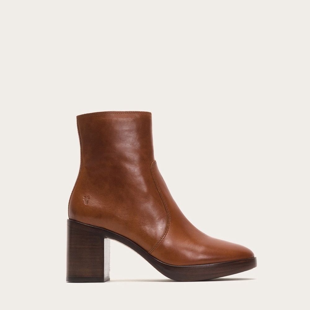 Frye Women’s Joan Campus Short Boot